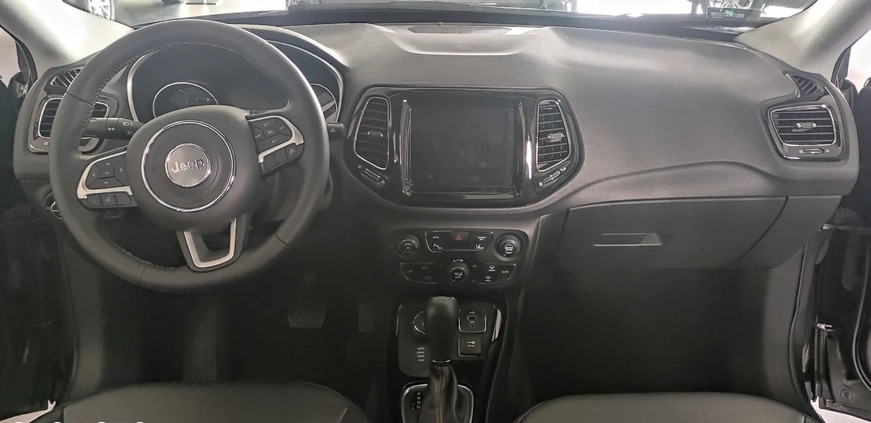 Jeep Compass cena 129900 przebieg: 1900, rok produkcji 2017 z Frombork małe 29